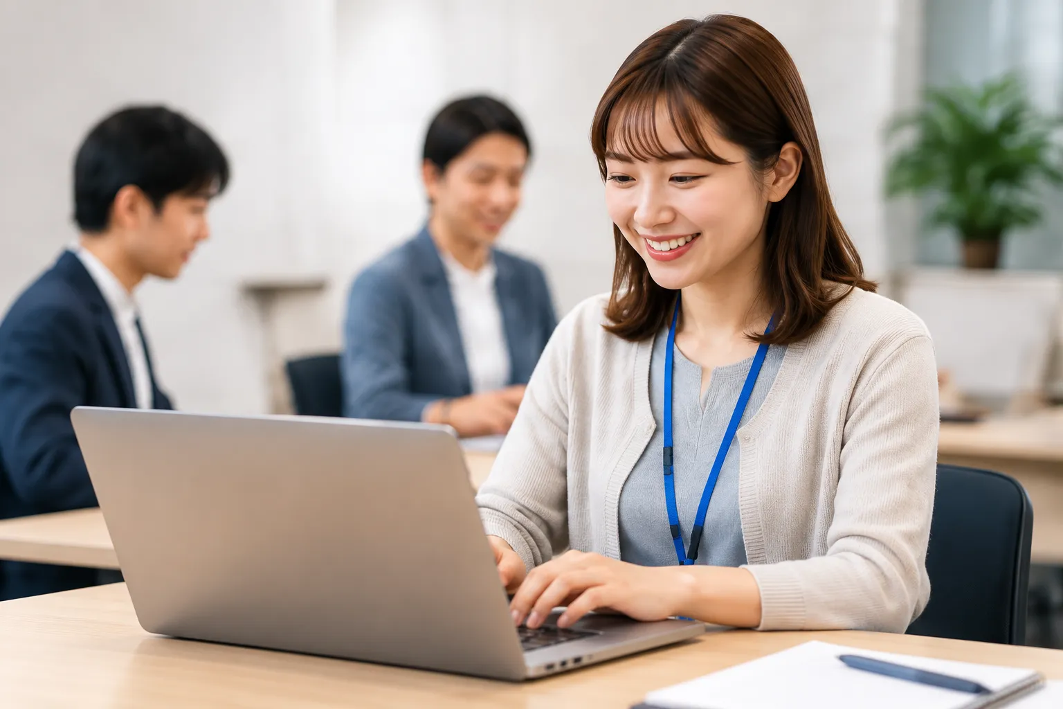 参加者がAIツールを操作する実践ワーク